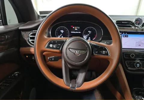 Another view of 2021 Bentley Bentayga V8 for sale in Naperville, IL at Maserati Alfa Romeo of Naperville