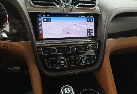 More photos of 2021 Bentley Bentayga V8 at Maserati Alfa Romeo of Naperville, IL