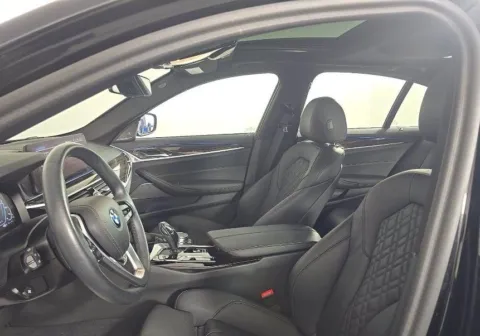 More photos of 2023 BMW 5 Series 530e iPerformance at Maserati Alfa Romeo of Naperville, IL