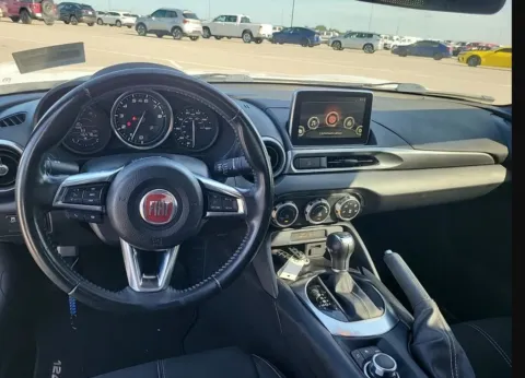 More photos of 2020 Fiat 124 Spider Classica at Maserati Alfa Romeo of Naperville, IL