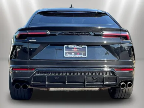 More photos of 2021 Lamborghini Urus at Maserati Alfa Romeo of Naperville, IL