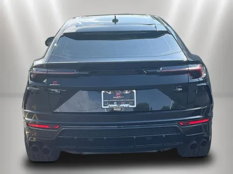 More photos of 2021 Lamborghini Urus at Maserati Alfa Romeo of Naperville, IL
