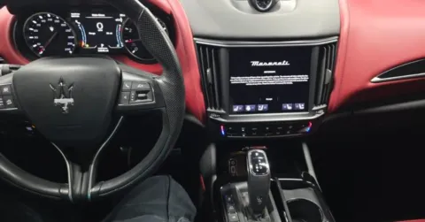 More photos of 2022 Maserati Levante Modena at Maserati Alfa Romeo of Naperville, IL