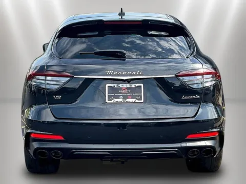 More photos of 2022 Maserati Levante Modena at Maserati Alfa Romeo of Naperville, IL