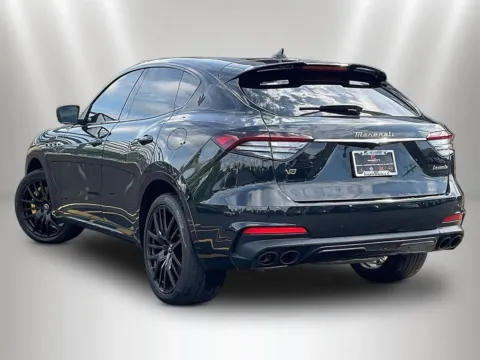 More photos of 2022 Maserati Levante Modena at Maserati Alfa Romeo of Naperville, IL