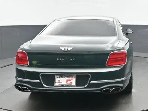 More photos of 2022 Bentley Flying Spur V8 at Maserati Alfa Romeo of Naperville, IL