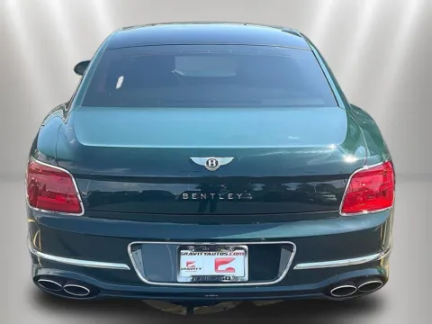 More photos of 2022 Bentley Flying Spur V8 at Maserati Alfa Romeo of Naperville, IL