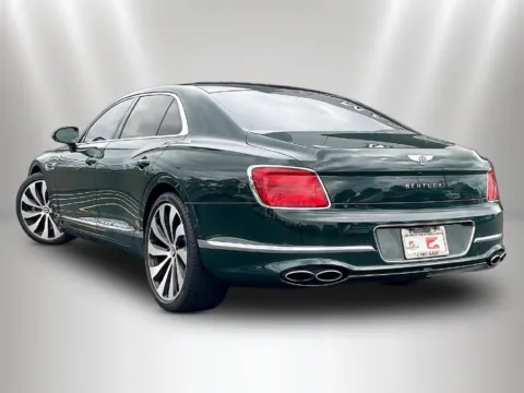 More photos of 2022 Bentley Flying Spur V8 at Maserati Alfa Romeo of Naperville, IL