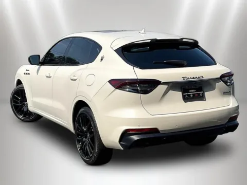 More photos of 2022 Maserati Levante Modena at Maserati Alfa Romeo of Naperville, IL