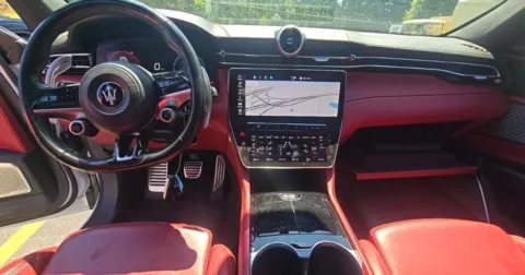More photos of 2023 Maserati Grecale Modena at Maserati Alfa Romeo of Naperville, IL