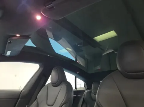 More photos of 2022 Tesla Model S at Maserati Alfa Romeo of Naperville, IL
