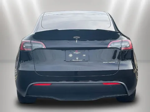 More photos of 2021 Tesla Model Y Long Range at Maserati Alfa Romeo of Naperville, IL