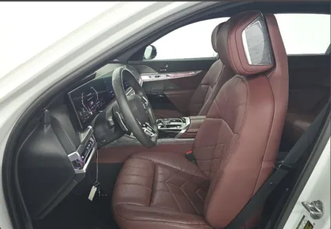 More photos of 2023 BMW 7 Series 760i xDrive at Maserati Alfa Romeo of Naperville, IL