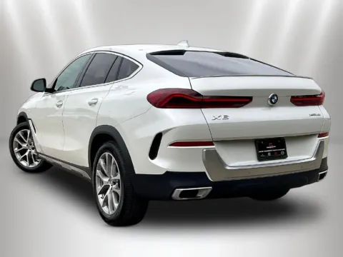 More photos of 2021 BMW X6 xDrive40i at Maserati Alfa Romeo of Naperville, IL
