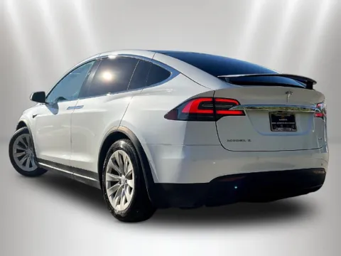More photos of 2018 Tesla Model X at Maserati Alfa Romeo of Naperville, IL