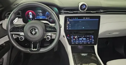 More photos of 2023 Maserati Grecale Modena at Maserati Alfa Romeo of Naperville, IL