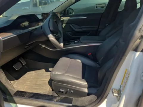 More photos of 2023 Tesla Model S at Maserati Alfa Romeo of Naperville, IL