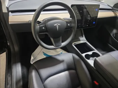 More photos of 2023 Tesla Model 3 at Maserati Alfa Romeo of Naperville, IL