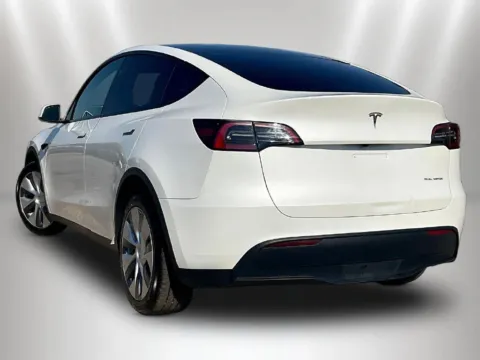 More photos of 2023 Tesla Model Y Long Range at Maserati Alfa Romeo of Naperville, IL