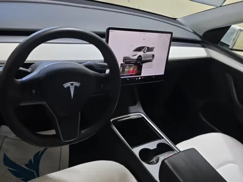 More photos of 2023 Tesla Model Y Long Range at Maserati Alfa Romeo of Naperville, IL