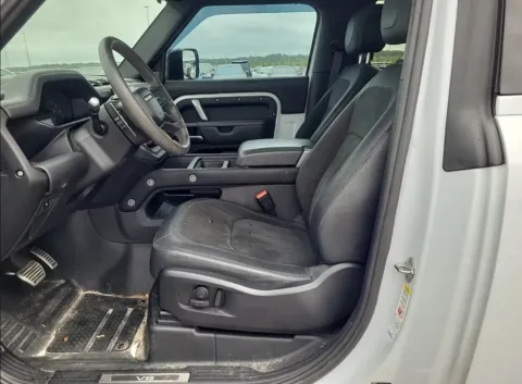 More photos of 2022 Land Rover Defender 90 at Maserati Alfa Romeo of Naperville, IL