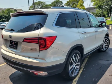 More photos of 2017 Honda Pilot Elite at Maserati Alfa Romeo of Naperville, IL