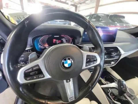 More photos of 2021 BMW 5 Series M550i xDrive at Maserati Alfa Romeo of Naperville, IL