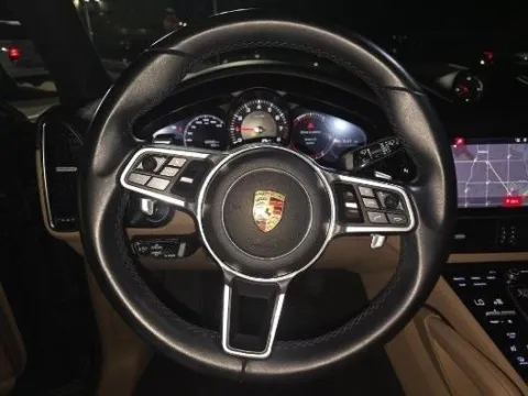More photos of 2019 Porsche Cayenne at Maserati Alfa Romeo of Naperville, IL
