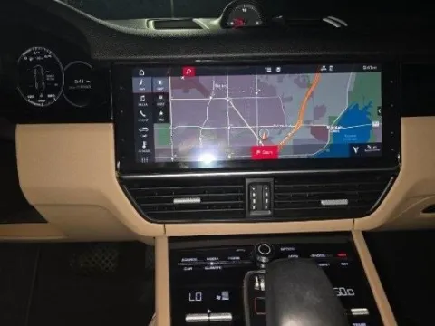 More photos of 2019 Porsche Cayenne at Maserati Alfa Romeo of Naperville, IL