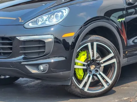 Another view of 2016 Porsche Cayenne E-Hybrid S for sale in Naperville, IL at Maserati Alfa Romeo of Naperville