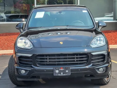More photos of 2016 Porsche Cayenne E-Hybrid S at Maserati Alfa Romeo of Naperville, IL