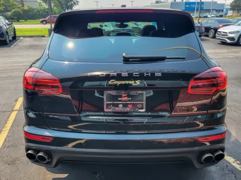 More photos of 2016 Porsche Cayenne E-Hybrid S at Maserati Alfa Romeo of Naperville, IL