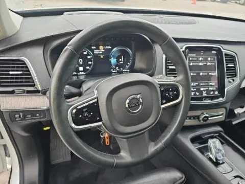 More photos of 2022 Volvo XC90 Recharge Plug-In Hybrid T8 Inscription 6 Passenger at Maserati Alfa Romeo of Naperville, IL