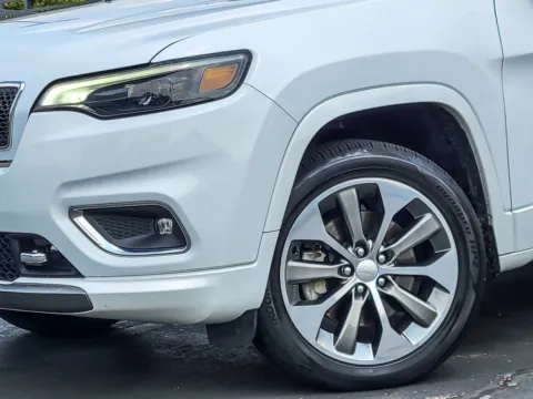 Another view of 2019 Jeep Cherokee Overland for sale in Naperville, IL at Maserati Alfa Romeo of Naperville