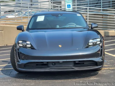 More photos of 2022 Porsche Taycan 4S at Maserati Alfa Romeo of Naperville, IL