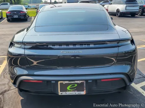 More photos of 2022 Porsche Taycan 4S at Maserati Alfa Romeo of Naperville, IL
