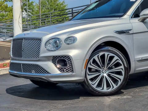 Photos of 2022 Bentley Bentayga V8 for sale in Naperville, IL at Maserati Alfa Romeo of Naperville