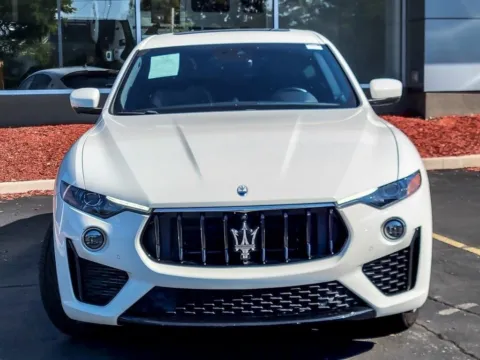 More photos of 2023 Maserati Levante Modena at Maserati Alfa Romeo of Naperville, IL
