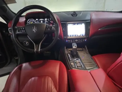 More photos of 2022 Maserati Levante Modena at Maserati Alfa Romeo of Naperville, IL