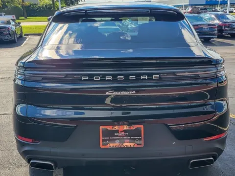 More photos of 2024 Porsche Cayenne Coupe at Maserati Alfa Romeo of Naperville, IL