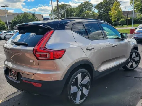 More photos of 2023 Volvo XC40 Recharge Pure Electric Ultimate at Maserati Alfa Romeo of Naperville, IL