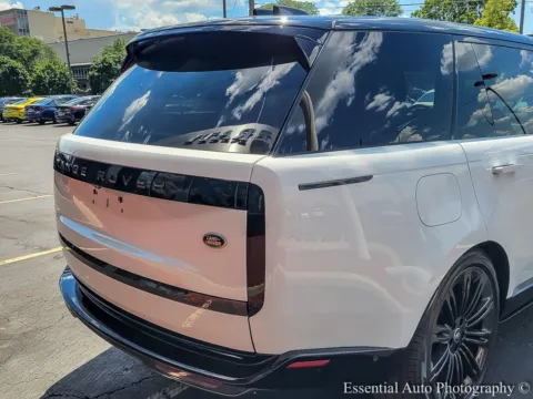 More photos of 2023 Land Rover Range Rover SE at Maserati Alfa Romeo of Naperville, IL