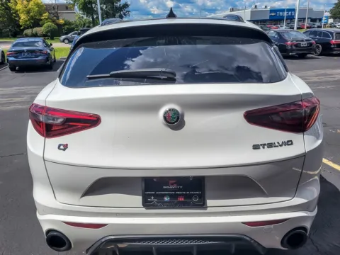 More photos of 2022 Alfa Romeo Stelvio Veloce at Maserati Alfa Romeo of Naperville, IL