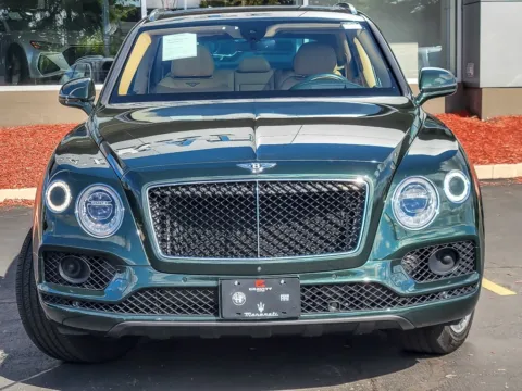 More photos of 2019 Bentley Bentayga V8 at Maserati Alfa Romeo of Naperville, IL