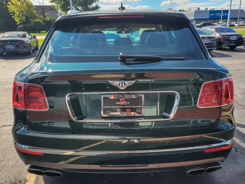 More photos of 2019 Bentley Bentayga V8 at Maserati Alfa Romeo of Naperville, IL