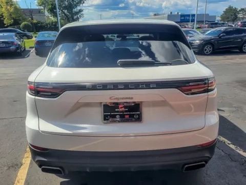 More photos of 2020 Porsche Cayenne at Maserati Alfa Romeo of Naperville, IL