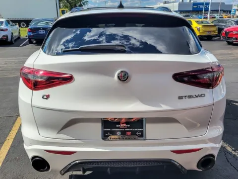 More photos of 2022 Alfa Romeo Stelvio Veloce at Maserati Alfa Romeo of Naperville, IL