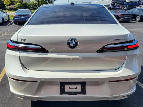 More photos of 2023 BMW i7 xDrive60 at Maserati Alfa Romeo of Naperville, IL