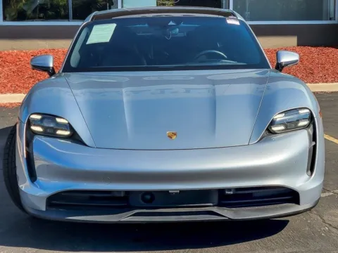 More photos of 2022 Porsche Taycan 4S at Maserati Alfa Romeo of Naperville, IL