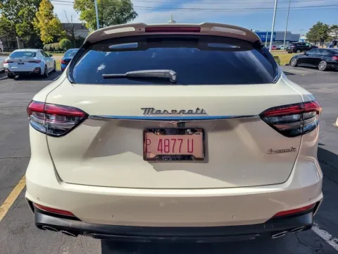 More photos of 2022 Maserati Levante GT at Maserati Alfa Romeo of Naperville, IL